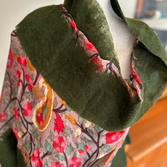 Beautiful silk and felt wrap, scarf, new - Picture 2 of 7